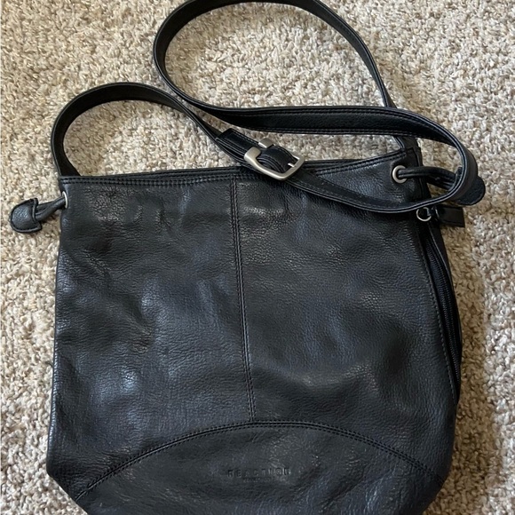 Kenneth Cole Reaction black leather shoulder or crossbody bag. - Picture 12 of 13